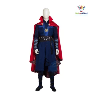 trój Dr. Strange z Avengers na manekinie – niebieska tunika, czarna pasowa kamizela, czerwna peleryna i złoty amulet, prezentowane w wypożyczalni Czas na zabawę.